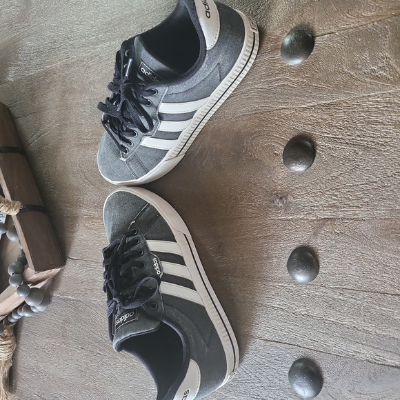 Adidas shoes - Picture 2 of 5